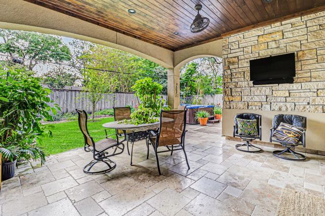 9507 Meadowglen Lane, Houston, TX 77063