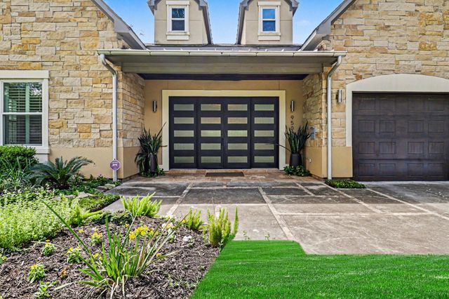 9507 Meadowglen Lane, Houston, TX 77063