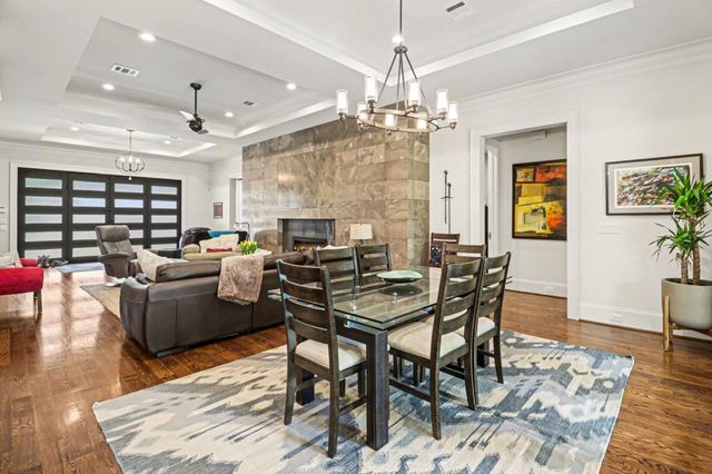 9507 Meadowglen Lane, Houston, TX 77063