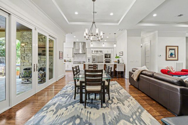 9507 Meadowglen Lane, Houston, TX 77063