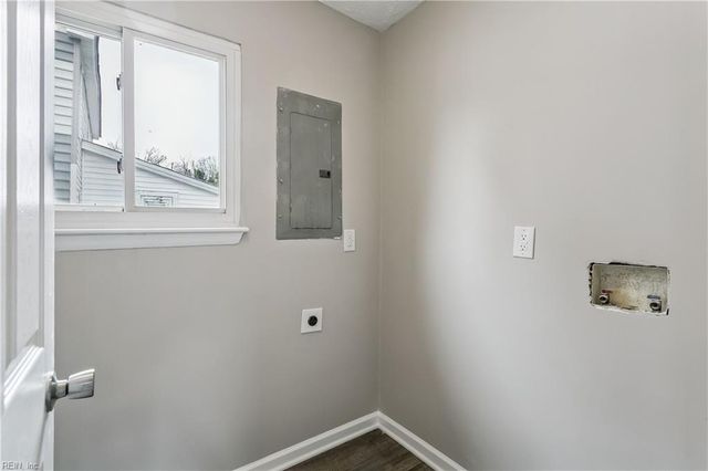 1239 24th ST, Newport News, VA 23607