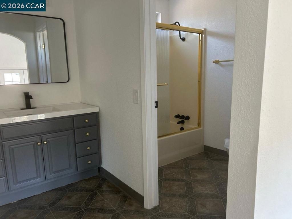 Image 10 of property listing at 2626 Shamrock Dr, San Pablo, CA 94806