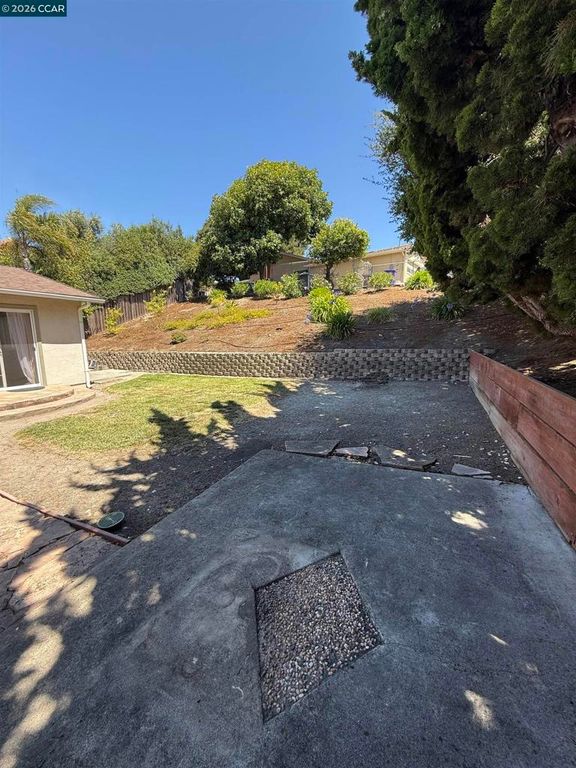 Image 26 of property listing at 2626 Shamrock Dr, San Pablo, CA 94806