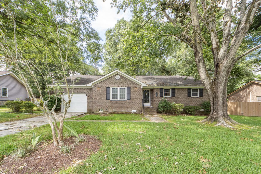 305 Chessington Circle, Summerville, SC 29485