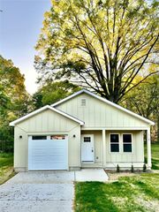 1019 N Ransom Street, Gastonia, NC 28052