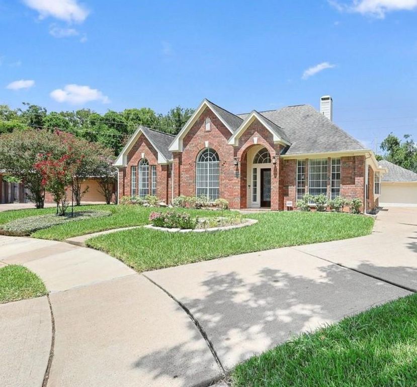 1531 Alderwood Drive, Sugar Land, TX 77479