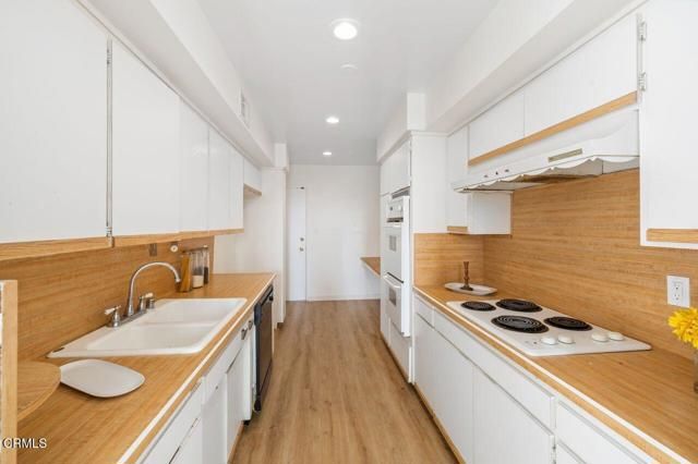 5411 Tyrone Avenue 202, Sherman Oaks, CA 91401