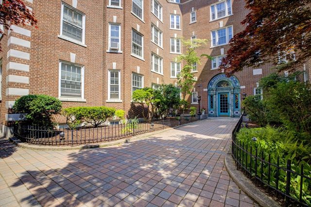 1572 Massachusetts Avenue 41, Cambridge, MA 02138