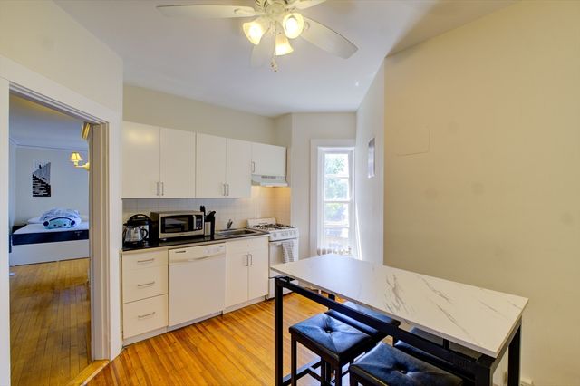 1572 Massachusetts Avenue 41, Cambridge, MA 02138