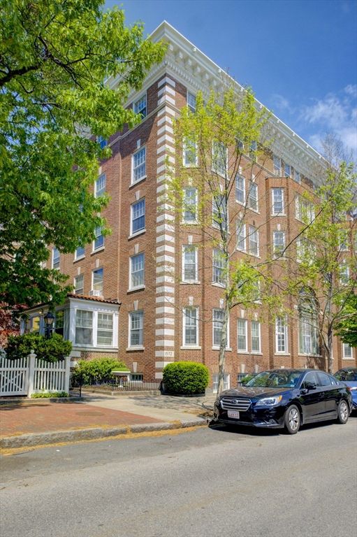 1572 Massachusetts Avenue 41, Cambridge, MA 02138