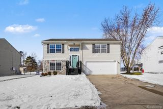 339 Andover Woods Drive, Fenton, MI 48430