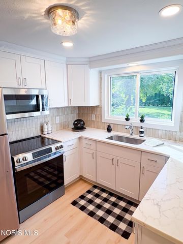 5249 Clover Lane, Toledo, OH 43623