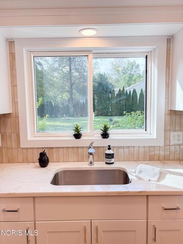5249 Clover Lane, Toledo, OH 43623