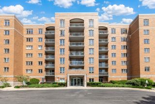 6815 N Milwaukee Avenue 605, Niles, IL 60714