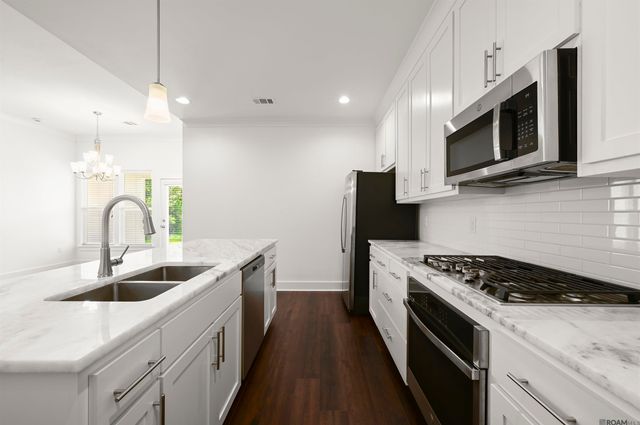 9674 Brookfield Ave, Denham Springs, LA 70726