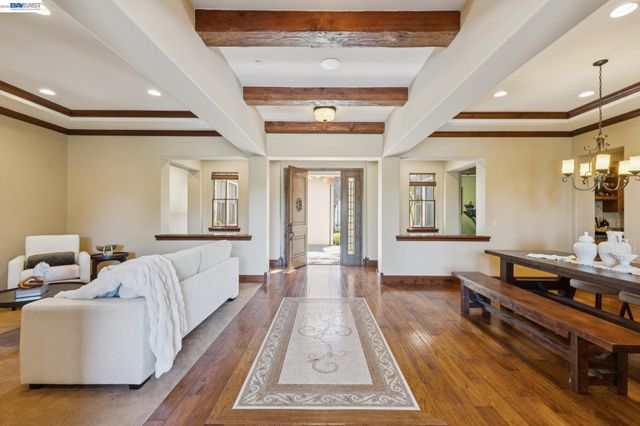 2402 Silver Oaks Ln, Pleasanton, CA 94566
