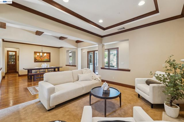 2402 Silver Oaks Ln, Pleasanton, CA 94566