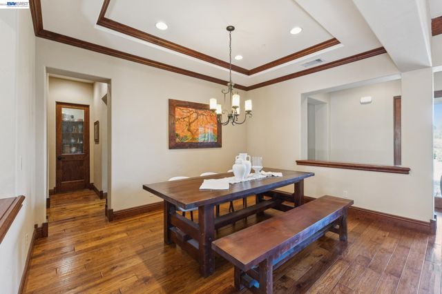2402 Silver Oaks Ln, Pleasanton, CA 94566