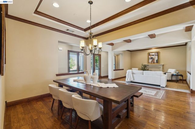 2402 Silver Oaks Ln, Pleasanton, CA 94566