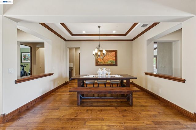 2402 Silver Oaks Ln, Pleasanton, CA 94566
