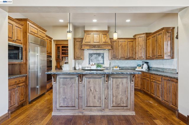 2402 Silver Oaks Ln, Pleasanton, CA 94566