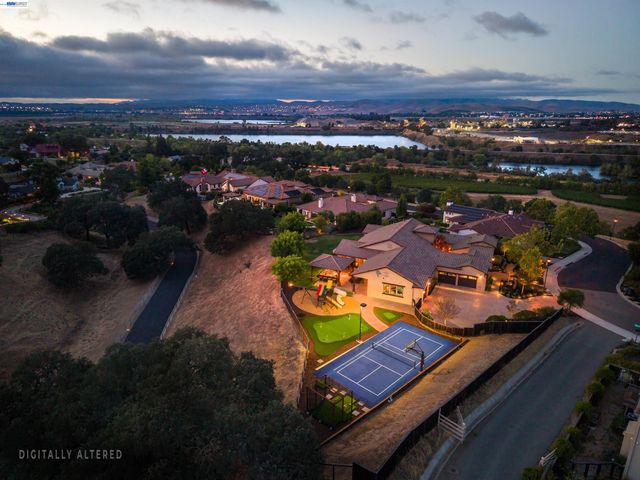 2402 Silver Oaks Ln, Pleasanton, CA 94566