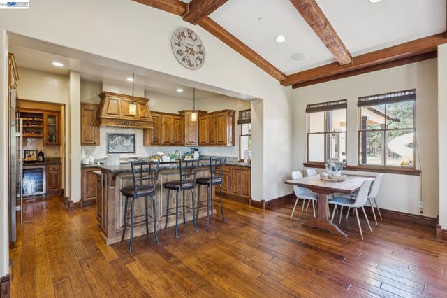 2402 Silver Oaks Ln, Pleasanton, CA 94566