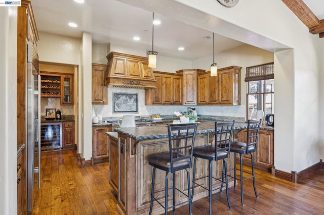 2402 Silver Oaks Ln, Pleasanton, CA 94566