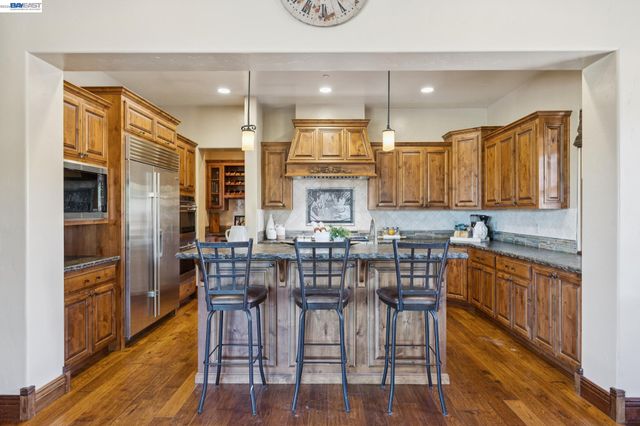 2402 Silver Oaks Ln, Pleasanton, CA 94566