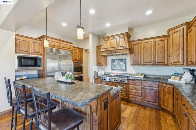 2402 Silver Oaks Ln, Pleasanton, CA 94566