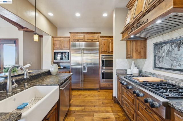 2402 Silver Oaks Ln, Pleasanton, CA 94566