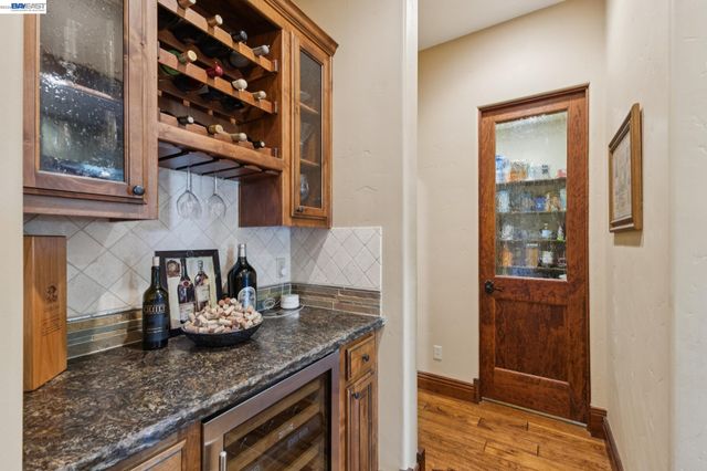 2402 Silver Oaks Ln, Pleasanton, CA 94566