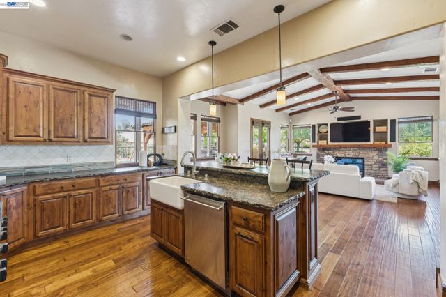2402 Silver Oaks Ln, Pleasanton, CA 94566