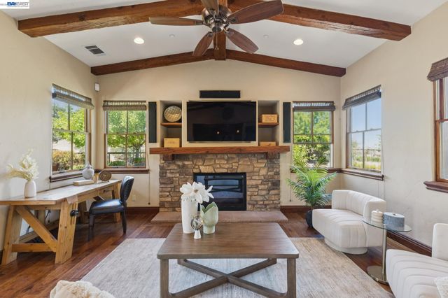 2402 Silver Oaks Ln, Pleasanton, CA 94566
