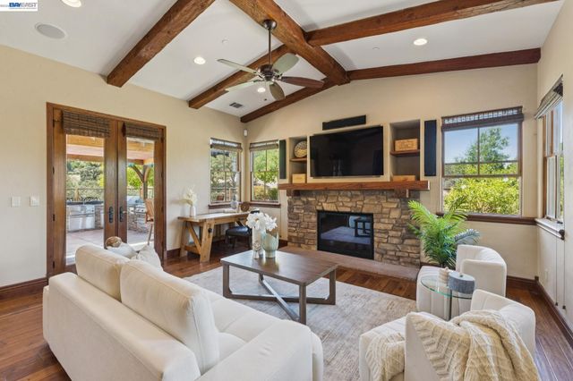 2402 Silver Oaks Ln, Pleasanton, CA 94566