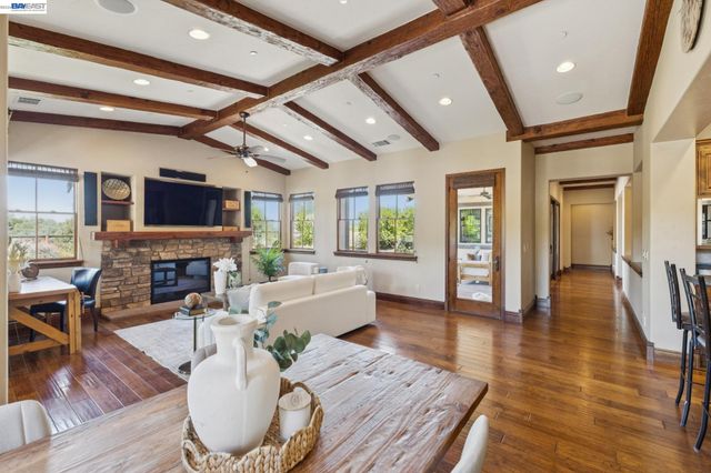 2402 Silver Oaks Ln, Pleasanton, CA 94566