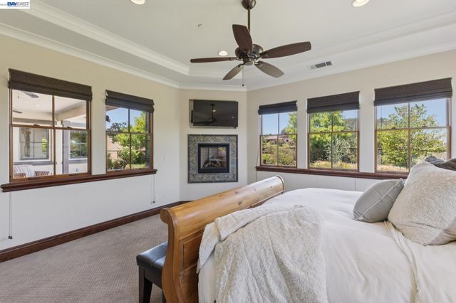 2402 Silver Oaks Ln, Pleasanton, CA 94566