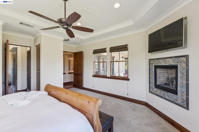 2402 Silver Oaks Ln, Pleasanton, CA 94566