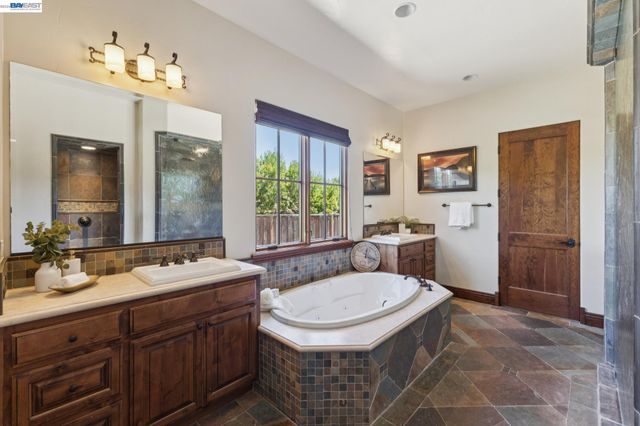2402 Silver Oaks Ln, Pleasanton, CA 94566
