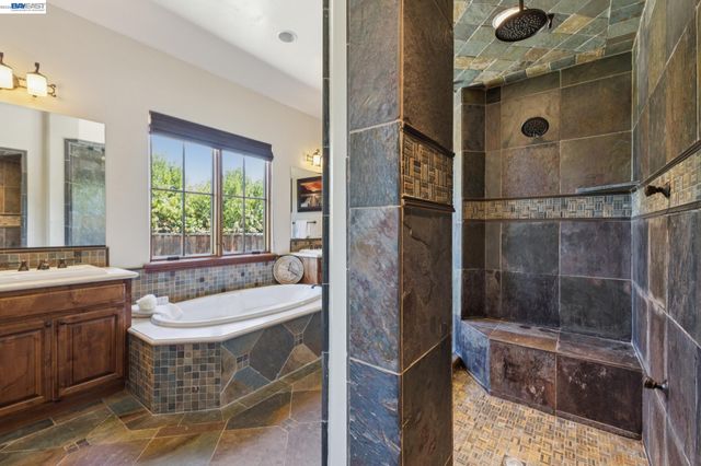 2402 Silver Oaks Ln, Pleasanton, CA 94566