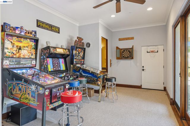 2402 Silver Oaks Ln, Pleasanton, CA 94566