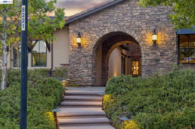 2402 Silver Oaks Ln, Pleasanton, CA 94566