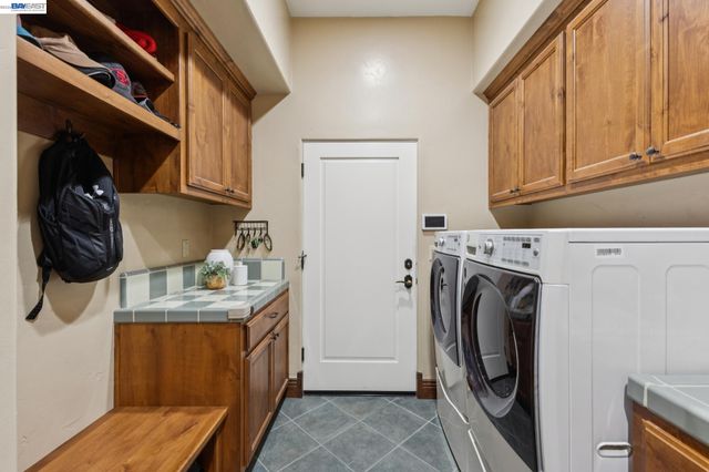 2402 Silver Oaks Ln, Pleasanton, CA 94566