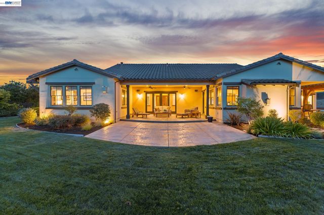 2402 Silver Oaks Ln, Pleasanton, CA 94566