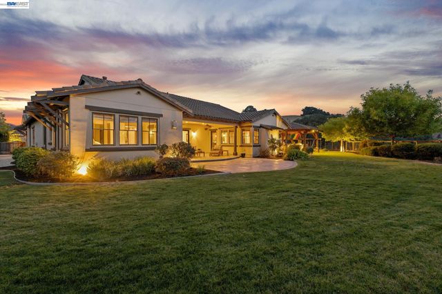 2402 Silver Oaks Ln, Pleasanton, CA 94566