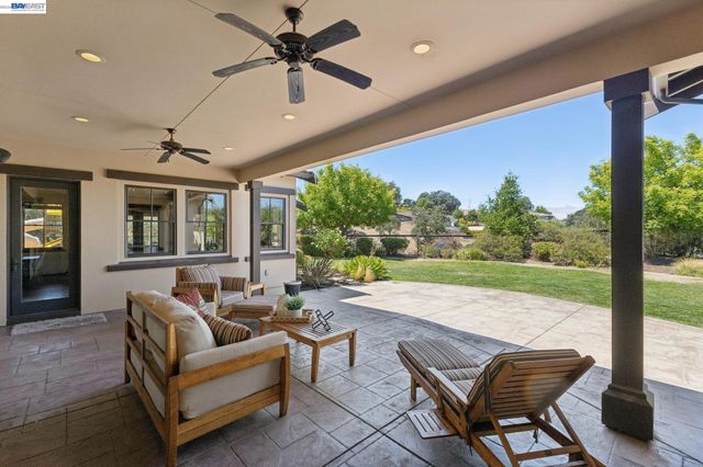 2402 Silver Oaks Ln, Pleasanton, CA 94566