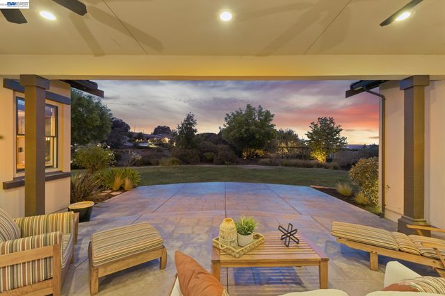 2402 Silver Oaks Ln, Pleasanton, CA 94566