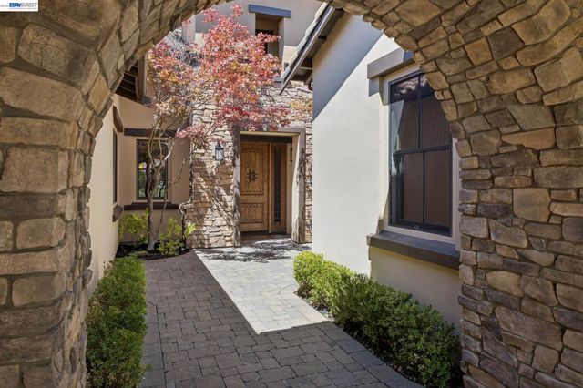 2402 Silver Oaks Ln, Pleasanton, CA 94566