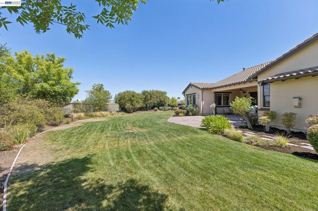 2402 Silver Oaks Ln, Pleasanton, CA 94566