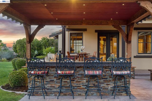 2402 Silver Oaks Ln, Pleasanton, CA 94566